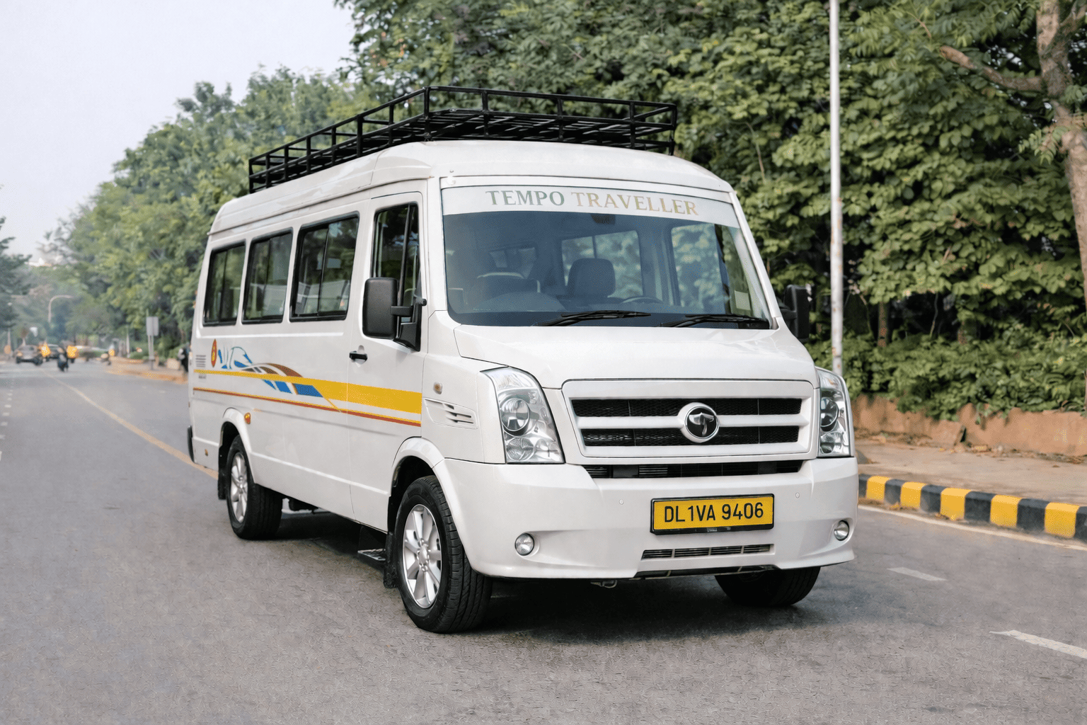 MINI BUS TEMPO TRVELLER